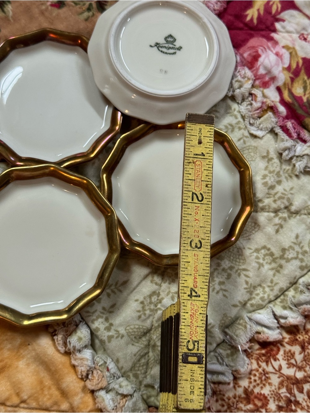 Cream Ceramic Octagonal Coaster Set with Gold Rim - Picture 4 of 5